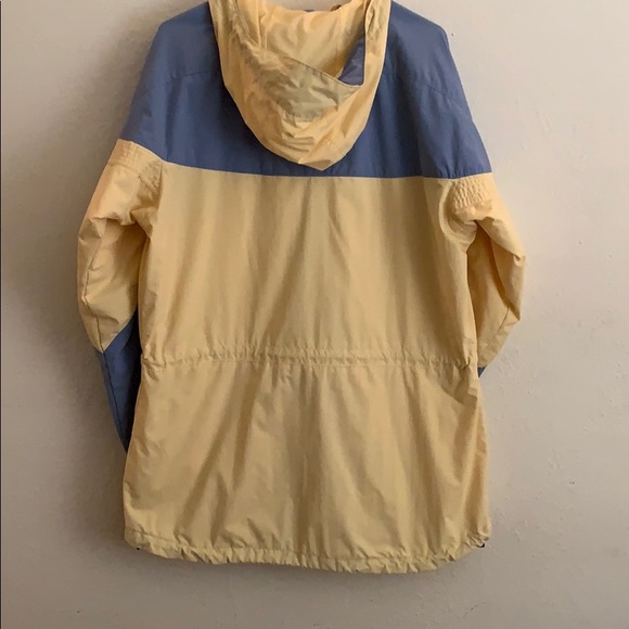 Women’s Columbia Sportswear Company Windbreaker - Picture 2 of 4